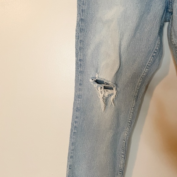 Gap Distressed High Rise Cheeky Straight Jeans with Washwell Light Destroy Wash - Picture 6 of 11